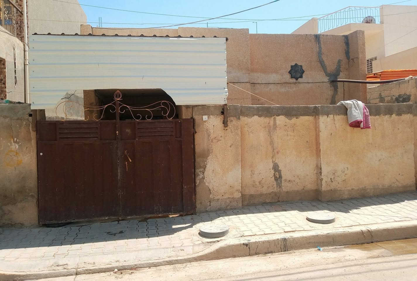 السلام عليكم ورحمه الله وبركاته بيت البيع مساحه 150متر مكانه طارميه شارع بعث مقابيل سواق عسل سعر خاص و تصل رقم ***********اثير كوراك ***********
