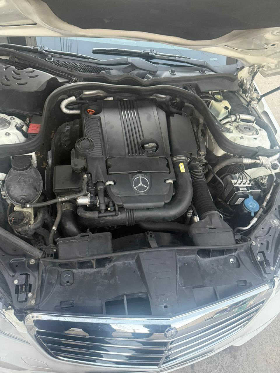 السلام عليكم مارسيدس E212 حجم 200 للبيع سيارة بيها صبغ بنيد وچاملغ بدون ضرر ايمن ماشية 160الف 
سعر 190 وبيها مجال ***********
