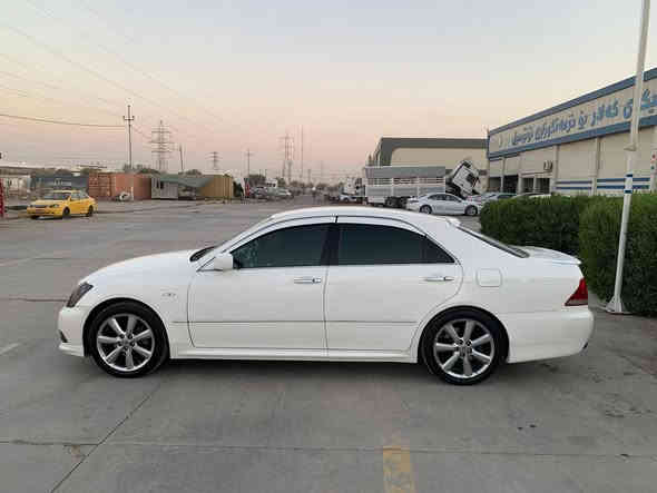 بەناوی خوای گەورە ..
شاهینەی موس ١٨٢ گەورە بەگەورە 
سی دووگمەی ناو رساسی .. 
ویل دنگەیە .سالانسەی سپۆرت سەوتی کۆنترۆل.
رۆنی مەکینە و گیری گۆراوە.. جامی پیش و پاشی هەلگیراوە .. بەرمەجەکراوە .. پۆلیش کراوە .. ئاوینەی شەفتەو کۆشین کاربایی .. گەرم و ساردی جایزکراوە .. کیشی سەیارەکە لە ٨٤ بەقوەتر نەبوو گلەیی بکە .. ناونیشان کەلار .. سعری ٦٠ قفل 
*********** كالار
