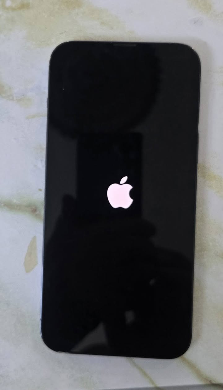 ايفون 13 برو ماكس أخو الجديد استعمال جدا قليل بكل معنى الكلمه ذاكره 128 لم يدخل تصليح ولايوجد به اي شخط اوجلخ او اي شيءللبيع مكاني الدوره الميكانيك هاتف*********** ألحاج ابو فراس.
