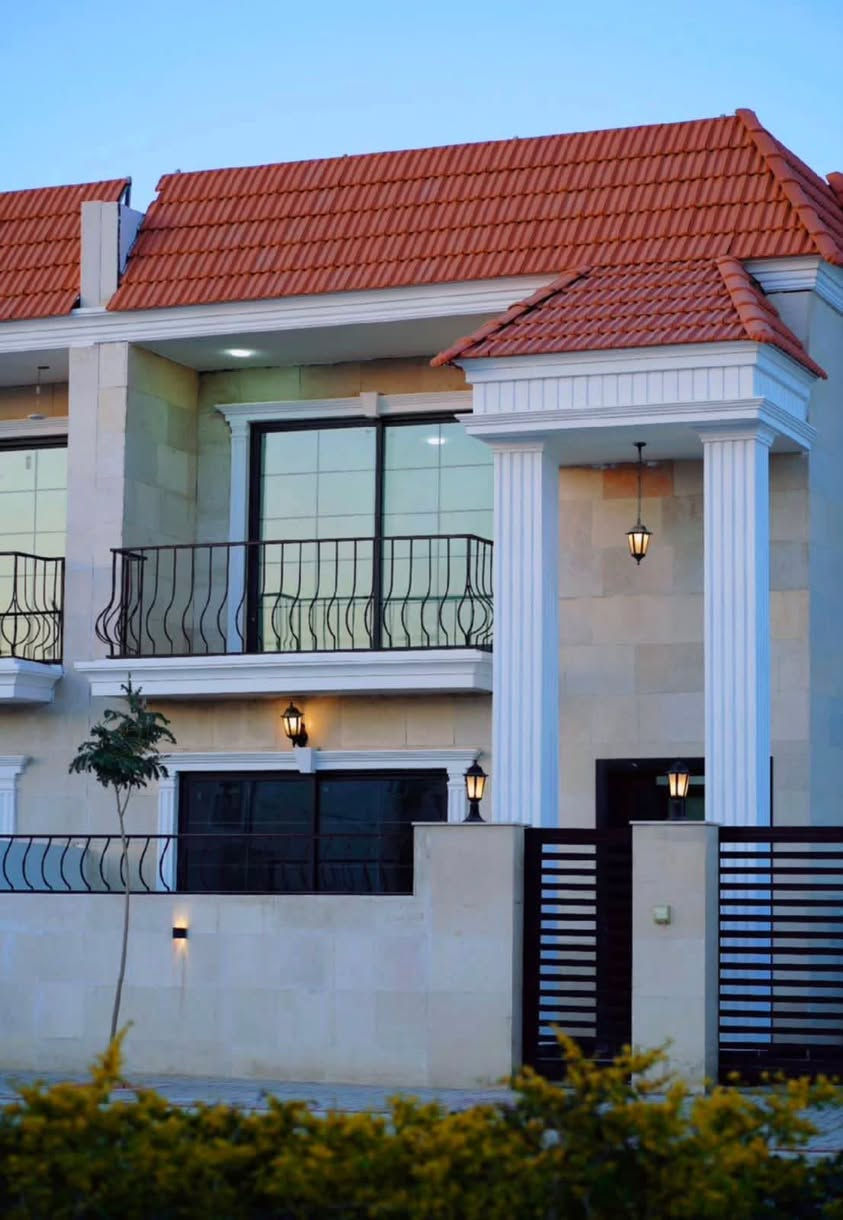 عقار جاهز للسكن  بمساحة 200 متر  مكون من طابقين في مجمع أسد بابل السكني 🏡✨
📍 الموقع: سريع ابو غريب جسر الزيتون  مباشرة (سهولة الوصول وحرية الحركة بعيداً عن الازدحامات).
📐 المساحة: 200 متر بتصميم واستغلال ذكي للمساحات.
🛏 التفاصيل: يحتوي على 3 غرف نوم واسعة تناسب احتياجات عائلتك. 
3 صحيات مجهزة 
نوع السند مستقل طابو ملك صرف 
العقار جاهز للسكن الفوري وبأفضل المواصفات 
المجمع يوفر لك:
 بيئة آمنة ونظام حماية ومراقبة على مدار الساعة.
 بنية تحتية متكاملة وشوارع عريضة وخدمات صيانة مستمرة.
📞  الاستفسار أو الاتصال على ***********
