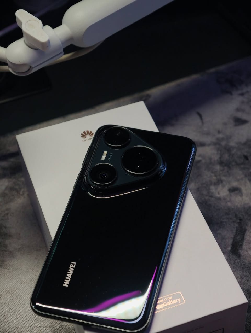 Huawei Pura 80 Pro (النسخة العالمية) 
 جديد مع كفر اصلي هدية​
الجهاز اخو الجديد (100% نظافة) واستخدام أقل من شهر فقط
​الذاكرة: 512 جيجابايت
​الرام: 12 جيجابايت
​البطارية: 100%
​الملحقات: الكارتونة كاملة مع كافة ملحقاتها الأصلية (الشاحن الـ 100 واط والكيبل).
​مميزات الجهاز:
​أقوى كاميرا من هواوي حالياً (مستشعر 1 إنش).
​شاشة OLED بتردد 120Hz وسطوع عالي جداً.
​يدعم الشحن السريع جداً (سلكي 100W ولاسلكي 80W).
​الجهاز نظيف جداً وما مفتوح ولا داخل تصليح نهائياً. مشتري من شركة هواوي الرسمية بالعراق اربيل
اخذت الجهاز من شركة هواوي بمليون و ١٥٠ الف ابيعه
باقل من هذا السعر مع كفر اصلي هدية

​المكان: بغداد حي الجهاد

للتواصل: ***********
