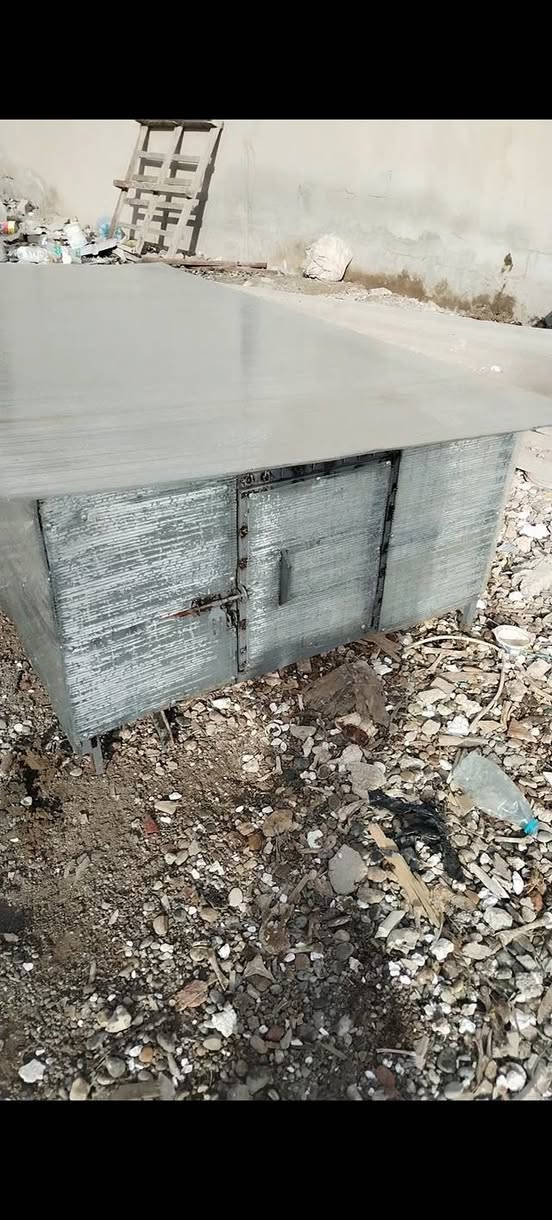 قفص للبيع
حديد ثقيل
موصل جانب الايمن
***********
