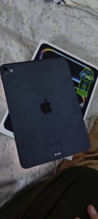 ايباد برو m4 حجم 11 انش بطارية 95 مشحون 159 مرة ذاكرة 256 بعدة بالضمان...