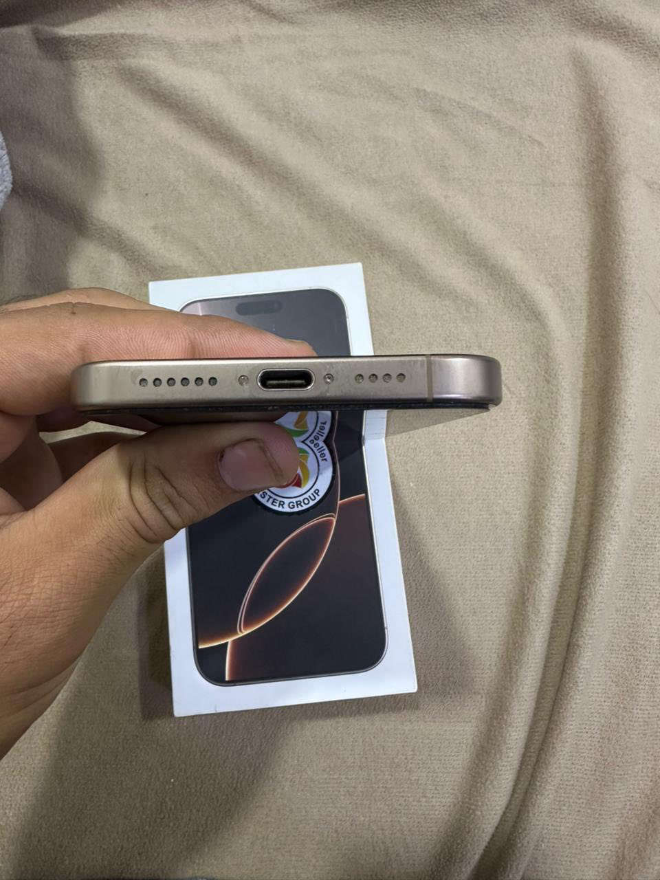 ايفون 16Pro max  جهاز نضيف لا بي شخط ولا مستبلد بي شي ولا مفتوح الجهاز عربي شرق اوسط 
باتري 91%🔋
الذاكرة 256
 الجهاز نضيف كلش 
موقعه البصره قظاء شط العرب 
الجهاز قفله 1375 
 للتواصل ***********
