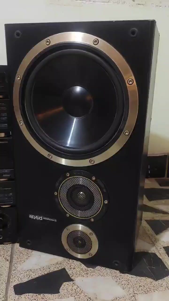 الجهاز جدا نضيف بس طافي ليش ما اعرف السبب لين قديم  ومتروك  المكان بغداد  الشراي ما يكسر ويخاف الله بي  ***********
