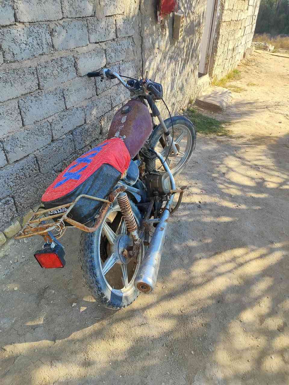 السلام عليكم دراجه ايراني 5 كير للبيع شغاله ومابيها شي عوزها ترتيبات للاستفسار ‏‏‪0780 448 6306‬‏
