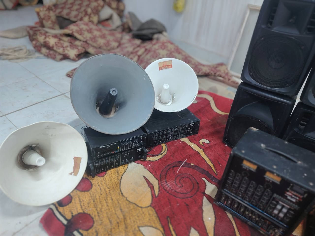 سلام عليكم من رخصت مدير الكروب  سماعات وأجهزة كله شغاله للبيع عله الفحص مكان ناصريه مركز رقم ***********    عله الفيس مامتواجد

