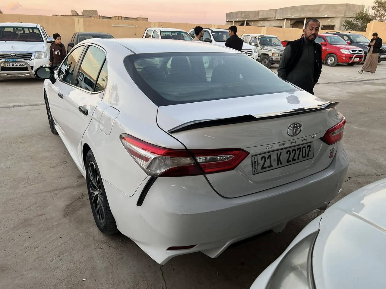 سلام عليكم 
كامري للبيع 
موديل 2018 
كير ومحرك شرط
السعر 170 وبيهامجال للطيبين 
الرقم ***********
