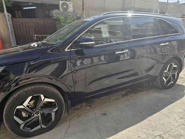 السلام عليكم... 
كيا سورينتو 2016 فئة SX V6 وارد امريكي
مواصفاتها معروفة 
محرك 3300 GDI 
كير ومحرك وتبريد كفالة 
حادثها بنيد معدل فقط مو مبدل 
لا لغود لا شواصي + جميع الايرباكات سليمة 
سنوية جديدة 
ماشيه 82 الف ميل 
سيارة نظيفة ما تتعب عليها 
السعر 195$ وبيها مجال للشراي 
للتواصل والاستفسار 
***********
