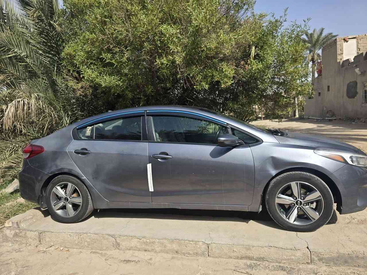 سلام عليكم كيا فورتي للبيع موديل  2018 تخم تاير حداديه جديد گير ومكينه مكفولات مكينه 2000 دوش كشنات تدفئه تبريد كامره شاشه تحكم استيرن رقم نجف باسمي السعر 120  وبيها مجال مكان السياره الديوانيه الحمزه الشرقي 
الهاتف ***********
