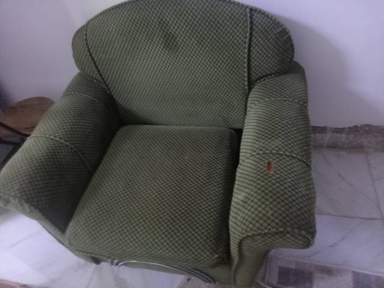 تخم للبيع قطعتين كبار واربع قطع صغار السعر 100 وبي مجال توصل *********** واتساب
