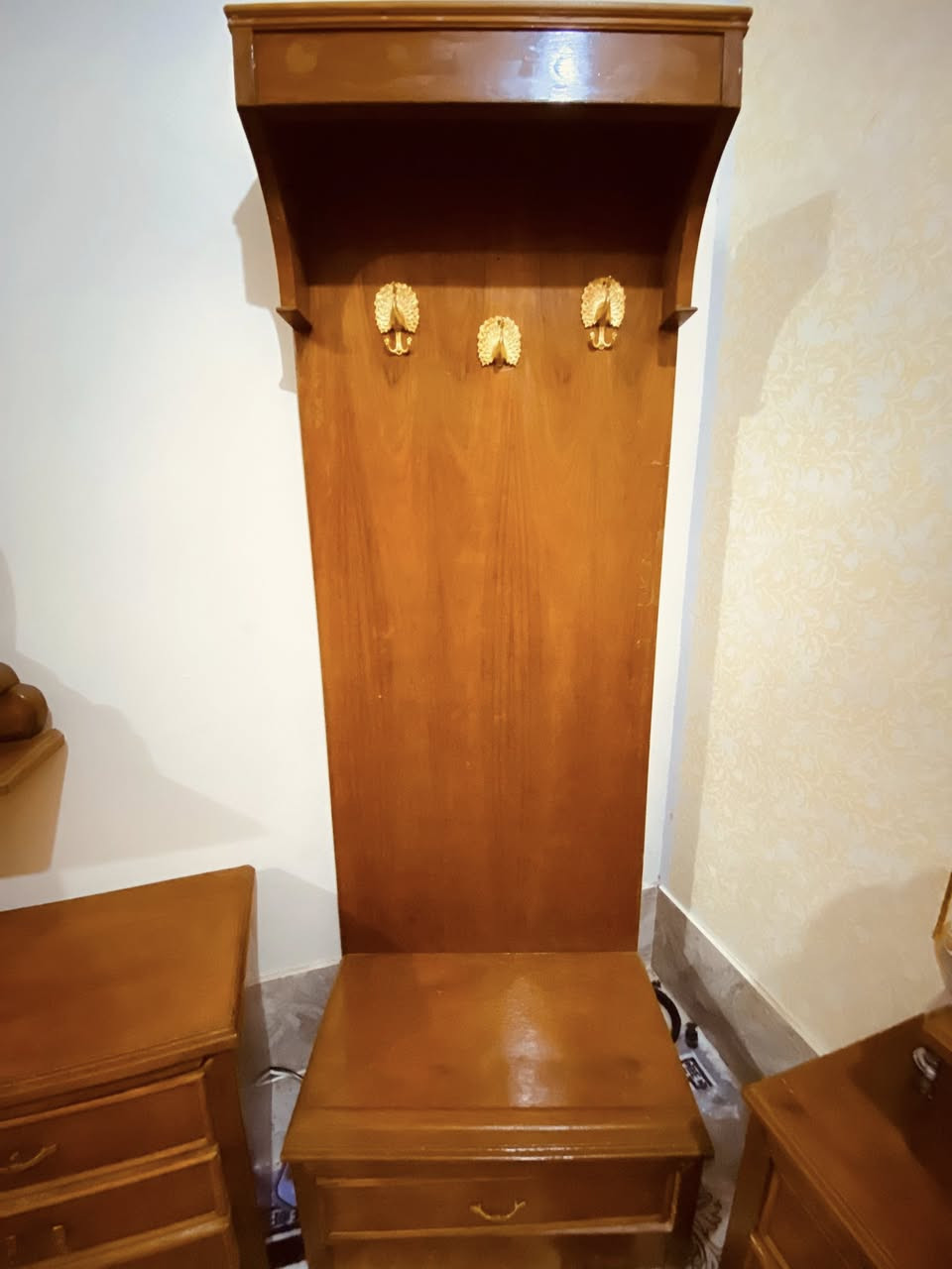 سلام عليكم غرفه خشاب عراقي الثكيل 7قطع الي رايد يتواصل وياي خاص او عل رقم ***********
