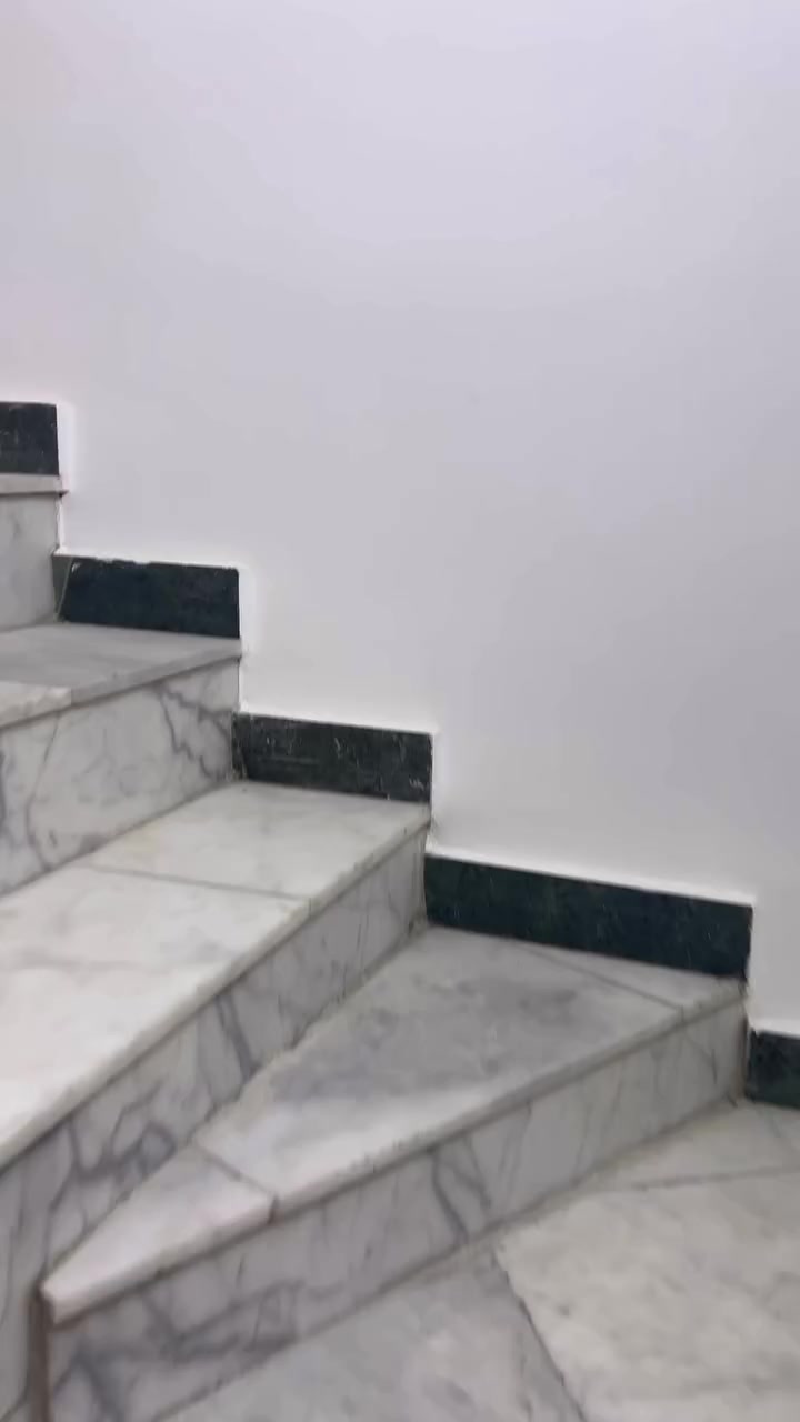 📢 إعلان مميز للإيجار  زيونة
تبحث عن الهدوء والخصوصية لعائلتك؟ نوفر لكم هذا الدار المميز بمواصفات عصرية وموقع استراتيجي.
🏠 تفاصيل العقار:
• المساحة: 100 متر مربع.
• البناء: 3 طوابق بتصميم معماري يستغل المساحات بذكاء.
• الغرف: 4 غرف نوم واسعة ومريحة.
• الخدمات: يحتوي على حمامين مجهزين بالكامل.
• الموقع: يقع في مربع هادئ جداً ومميز في منطقة زيونة (710).
✨ 
• مناسب جداً للعوائل فقط.
• المنطقة هادئة، آمنة، وذات خدمات متكاملة.
💰 سعر الإيجار: يرجى التواصل للمزيد من التفاصيل.
للاستفسار والحجز، يرجى التواصل معنا مباشرة:
📞 [ ***********] 
[***********] 
📍 [اسم المكتب: مكتب الشمري للعقار]
