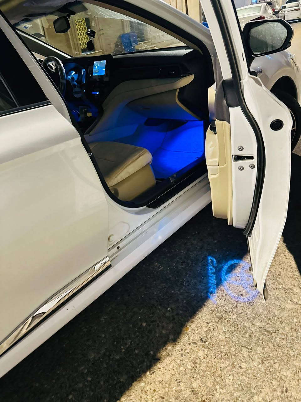 السلام عليكم ورحمه الله 
سياره كامري موديل 24 هايبرد فول مواصفات وكاله عبداللطيف جميل استطاع مباشر رقم بغداد تحويل ثاني يوم 
السياره مكفولة كفاله عامه 

العنوان البصرة
بصمه 
عدد 2
***********
ماشيه 64الف
