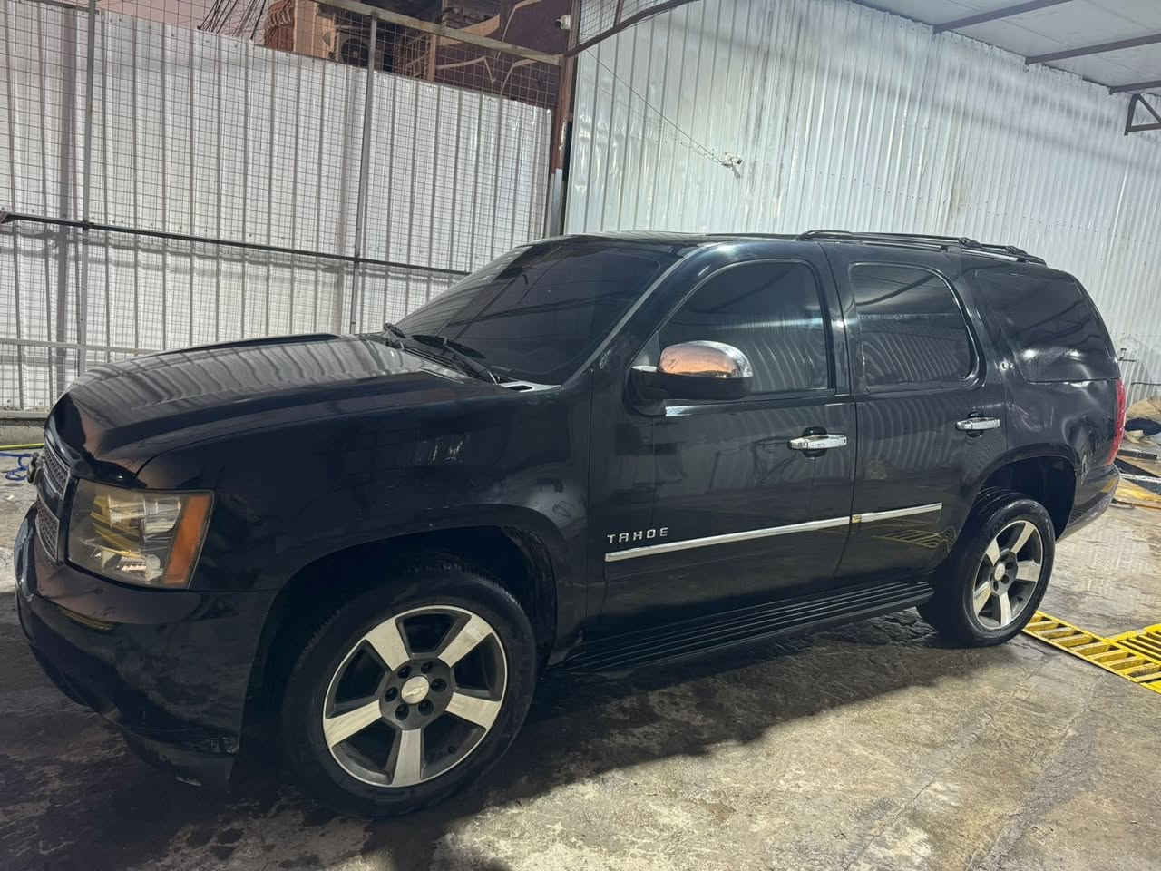 من رخصة الادمن المحترم
تاهو موديل 2012 فول LTZ
ضررهة خلفي بجم كبس
دوشمة جديدة
باتري و دهن امسويل جدد
صدر
كير 
محرك
خير من الله
السيارة مضللة الي يحب يبقي
والي يحب من ياخذهة يشيل تضليل

رقم سليمانية بسمي

فقط ملاحضة بالدوشمة 
التنتة ممشتغليهة زين
باقي السيارة خير من الله 
تراي للبصرة 10 مرات
السعر 205 و مجال حك الجية
اتصال ***********
