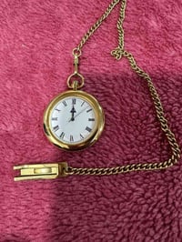 ساعة • للبيع