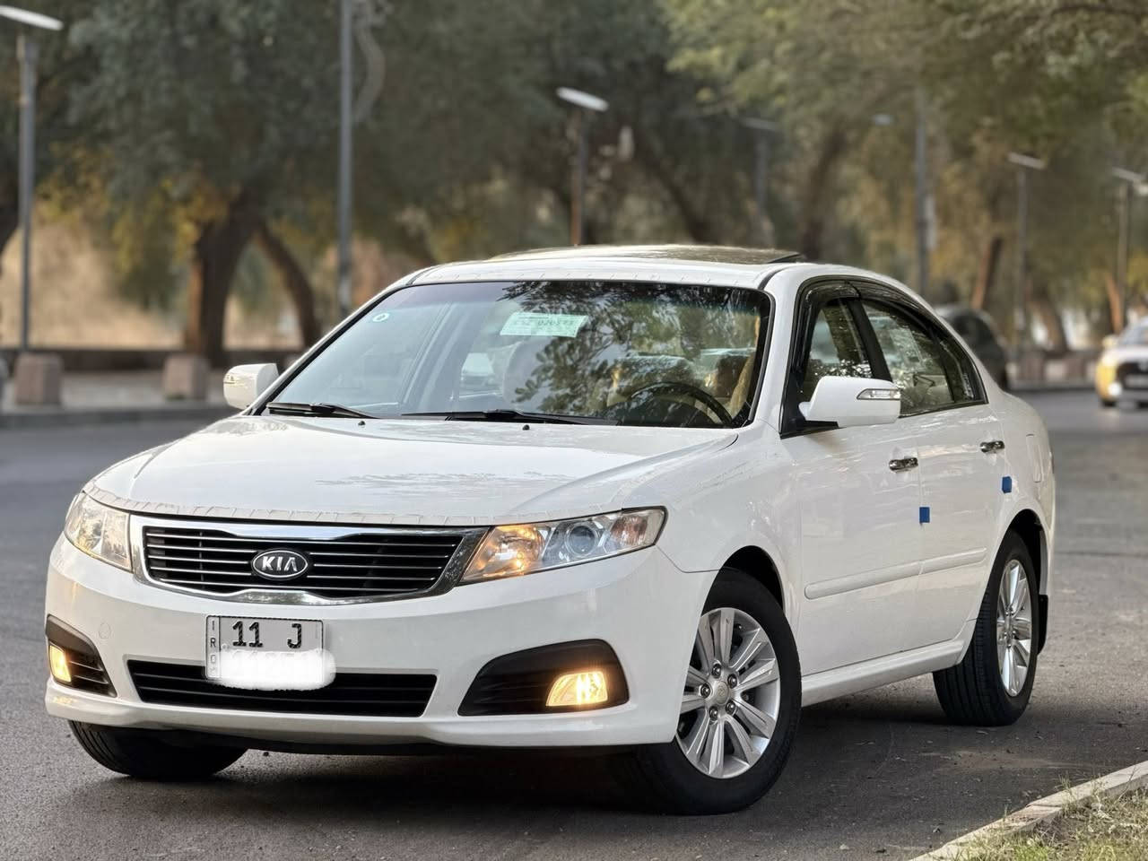 السلام عليكم 
كيا اوبتمه 2010 خليجي فول 1/1 ( اخت الزيرو ) 

السياره استلام الشركه الدوليه عل ايد شخص من الشركه لحد الان 

السياره بوضع الشركه ماشيه 60 الف سبير شركه منازل البصمه الثانيه مامستخدمه جديده لووووك من القطع النوادر هاي السياره 

المواصفات فول الفول 1/1 

بصمه 

داخل بيجي وعل شرط داخلهه بعده زيرو 

تبريد بيانو 

دركه صاج  

داخل صاج ملكي 

حساس خلفي 

مري شفط 

فتحه سلايت 

اشاير مري 

ويل 16 خمسه ويل كب 

محرك 2000 دوش 

رقم بغداد دولي بسمي هزه وسنويه جديده 

مكان السياره بغداد 

رقمي ***********

ملاحضه ( السياره عل شرط كفاله وتراي شرط الزيرو )
