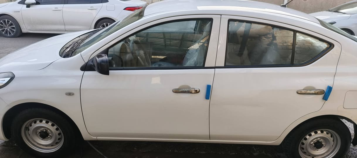 نيسان سني ٢٠٢٢ 
رقم بغداد انكليزي سنويه باسمي تحويل مباشر
تبريد ثلج سياره بيهه فقط بارد 
سياره كامله من كلشي سياره نضيفه كلش
مكان السياره بغداد 
***********
