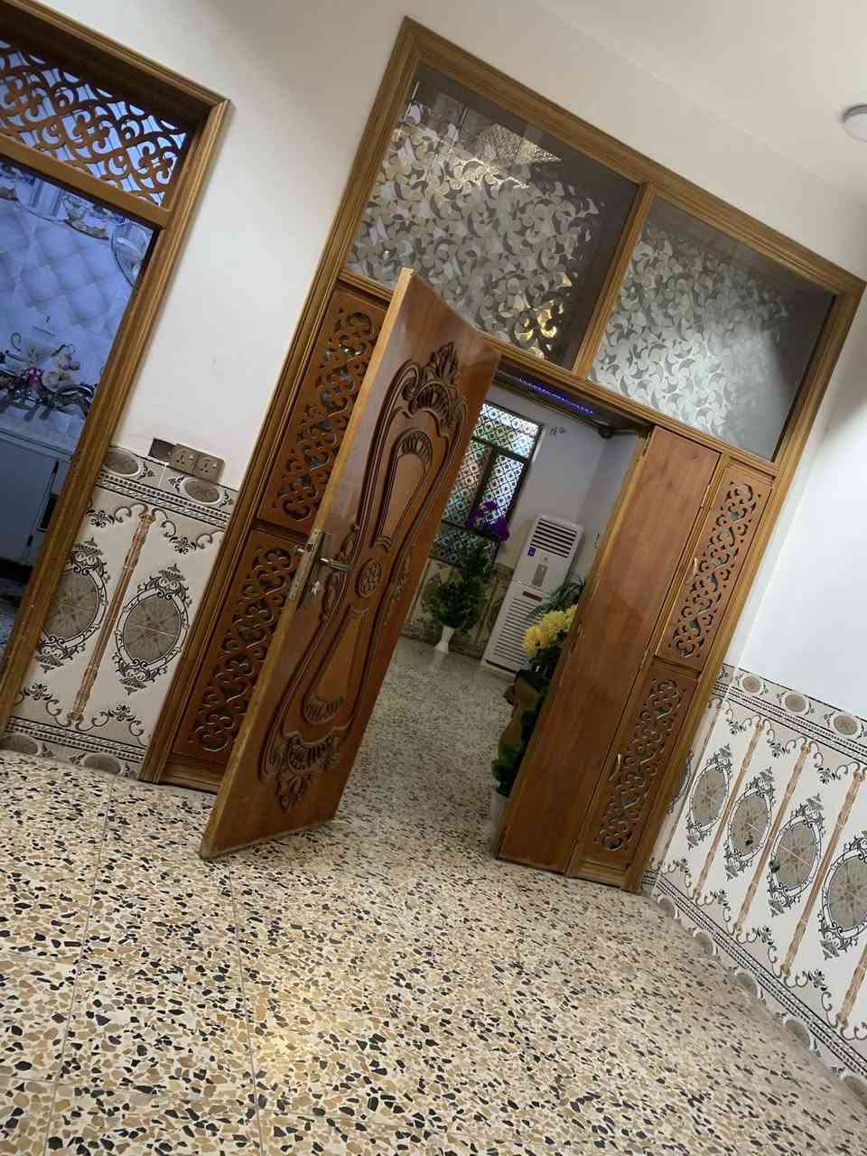 السلام عليكم بيت للإيجار ٢٠٠ متر في كربلاء حي الإطارات شارع المدارس بيت درجه أولى سعر الايجار ٥٠٠ الف قفل رقم الاستفسار ***********
