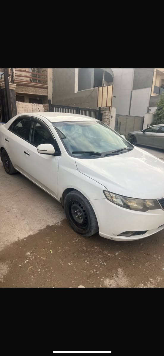 السلام عليكم 
كيا سيراتو ٢٠١٣ خليجي بيهه باب صبغ فقط مواصفات عاديه شاشه تحكم استيرن صدر تايرات جدد كير مكينه كفاله ماشيه ١٧٣ رقم اربيل تحويل ثاني يوم السعر١٠٨ مكان الغزاليه 
***********
