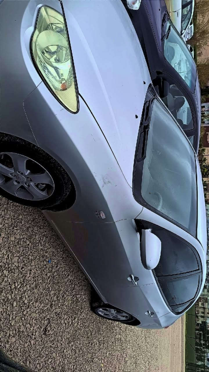 بەناوی خوای گەورەو میهرەبان
هۆندا ئاڤانتی مۆدیل 2009
سەقف شوشەیی کەڤەر گۆراو بەشەرت 
پیش و دوا کەپس 
چوار تایەو ویل تازە 
سیارەکە نمونەیە لە جوانی 
تەبرید لەمس کوشن هیتەر کارەبایی هەمووی بەشەرت 
نرخ 48گەلا سیارەکە هی مالی خۆمانە 
کامل مسرەف کراوە
***********
