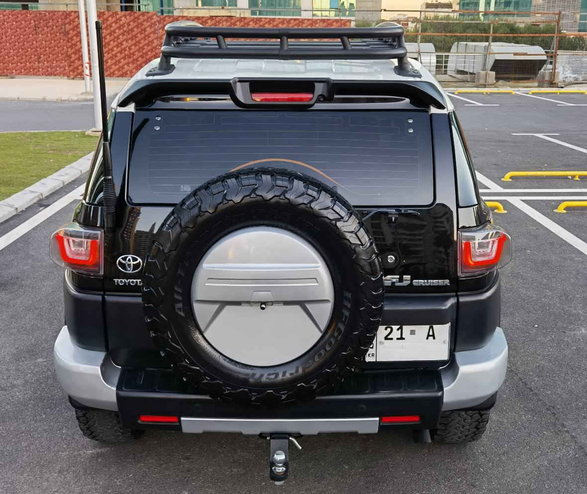 بۆ فرۆشتن و گۆرینەوە...تويوتا اف جي.. موديل  ٢٠٠٧   ڕەنگی ڕەش. تەنها دەرگاکانی  بۆیاغە. .دزراوە و بۆی بەستراوەتەوە... هیچی تری نیە. .بێ لیدران... پیش و پشت کپس. ..گیر و مکینە بەشەرت نەکراوەتەوە ..کامل بڵند کراوە...پینج تایە بی اف امریکی بۆ بەستراوە...تاخم سپیسری بۆ بەستراوە...سیتی سەفرە کامل لەگەلدایە....ئالیرو  بال و شمسی و لید و كامل جوانكاري بۆ کراوە.. رقم و سنوی و فحص هزە هەموو شتیکی تازەیە بەناوی خۆمە..دەعامی بۆ دەعامی بەشەرتە... نرخي ١٦٧ ورەقە و مجال *********** شوين هەولير أربيل, العراق
