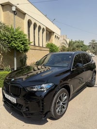 BMW X5  40i 2023 M PACKAGE  فول الفول  داخل مشمشي  داتا شو بانورما تدف...