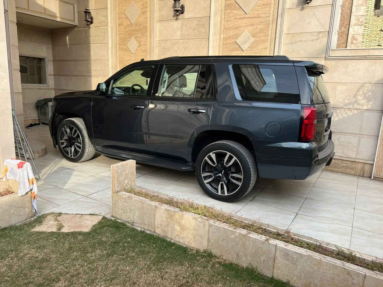 تاهو موديل 2019  ) امريكي اعلى مواصفات  فورويل سلايد ماشيه 93000ميل
حالة السيارة ممتازه صيانه 100% 
‎المواصفات:
‎فول مواصفات 1/1
‎8V 5.3 محرك
‎سلايد (فتحة قمارة)
‎كراسي جلد 
‎كراسي كهرباء
‎كراسي خزن(ميموري)
‎كراسي تدفئة+تبريد
‎كراسي خلفيه كهرباء
‎كراسي خلفيه تدفئة
‎تبريد خلفي شاشه
‎رادار
رادار جانبي
نظام الحفاض على مسار السيارة
قيادة ذاتيه
‎كروس سرعه
‎خمس بصمات
‎فول تحكم استيرن(جهتين امامي+جهتين خلفيل
‎استيرن كهرباء
‎استيرن تدفئة
‎شاشه عرض الأعطال 
‎صندوق كهرباء(شفط)
‎فتح صندوك تلقائياً عن طريق القدم
‎دبل گير(عادي+اوتوماتيك)
‎دبل حساس(امامي+خلفي)
‎نظام تحكم بمستوى الضوء الداخلي
‎مانع تزحلق
‎پدل كهرباء (تحكم كهربائي بالبريك و البنزين)
‎نظام فتح الابواب لاسلكياً
‎فورد ويل
‎شاشه اماميه كبيرة اصلية
‎كامره خلفيه 
‎تشغيل عن بعد
‎قاصة سرية
‎اشارة بالمري
‎مري كهرباء(شفط)
لايت LED
LED امامي
سيتم صوت ماركة BOSS
رقم ومكان السيارة اربيل  
السيارة معموله ppf
دعامية فقط صبغ موضحة بصور الحادث والسونار
السعر37000 بيه مجال 
بغداد السيدية تلفون ***********
