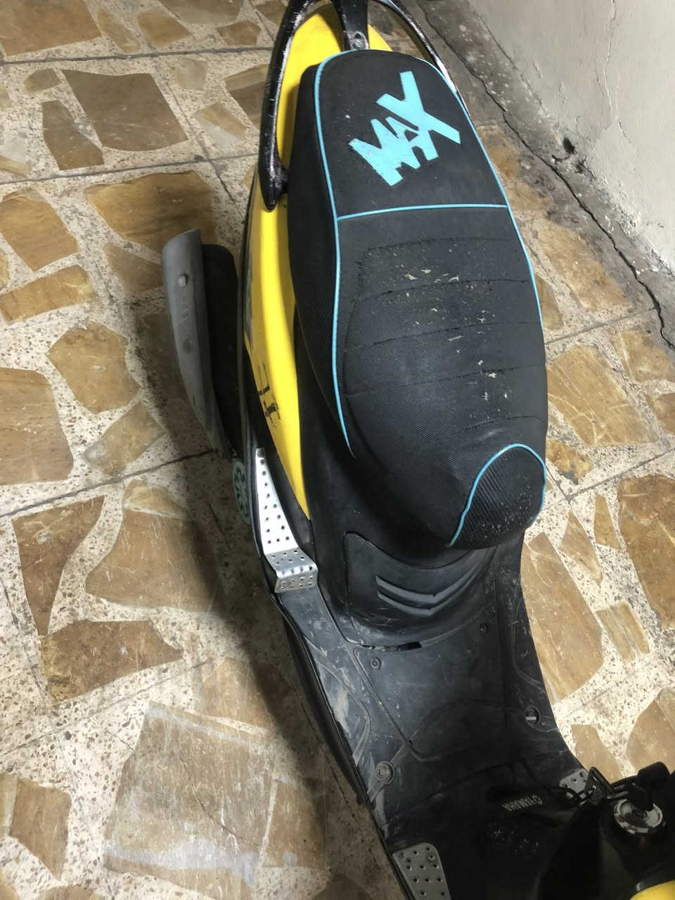 سلام عليكم دراجه ماكس عدله سرعه120لون اصفر   بوشه 49 دراجه نضيفه وكلشي بيها شغال ماعده الهندر ناقصها  يده مال هندر دراجه امبدل بيها بوشه وبستم بس وصار سنه من بدلت البوشه سعر دراجه 550 وبيها مجال  مكاني الفلوجه شارع الشركه رقم الهاتف ***********
