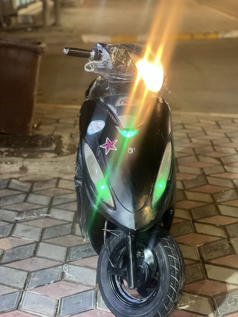 سلام عليكم كامكو G4 140 كلها على وضع البلادي دبلات فول سلف باتري اشاير هوران عداد بريك دسك بك لايت الدرجه كلها مختمه بلاد  الدرجه مجفته تجفيت مضبوط الدرجه نظيفه اب شكل كفرات اصليات مال البلادي المختمات السعر 350للتواصل***********مكاني نجف حي الكرمه شارع كميل يم ابن هندول ملاحظه الدرجه مامغسوله وكهربائيات كله شغال
