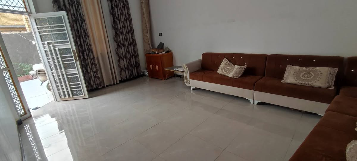 بيت للبيع في الصخيين شارع المهندس 
المساحة 200 متر مربع
ركن على شارع المهندس  
الطابق الارضي : 
استقبال،غرفة، صالة، مطبخ، صحيات داخلية وخارجية
الطابقة الاول:
عرفتين ، صالة ، صحيات ، وسطح 
البناء جديد 
السعر 170 مليون


**إذا كنت صاحب هذا الإعلان وتريد حذفه لأي سبب، رجاءا أرسل رسالة إلى الدعم الفني**