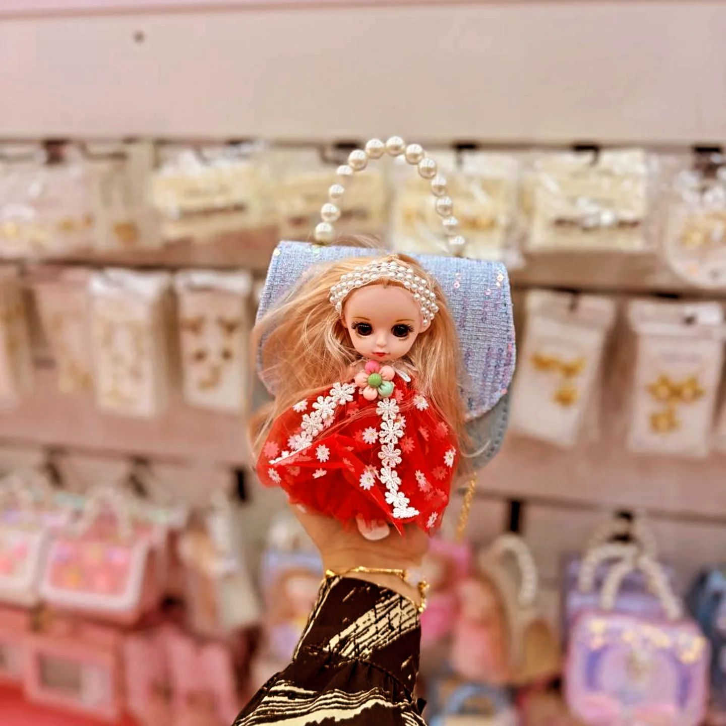 تشكيلة متنوعة من الحقائب باشكال والوان واحجام متنوعة
التوصيل بس3 الاف لكل العراق


**إذا كنت صاحب هذا الإعلان وتريد حذفه لأي سبب، رجاءا أرسل رسالة إلى الدعم الفني**