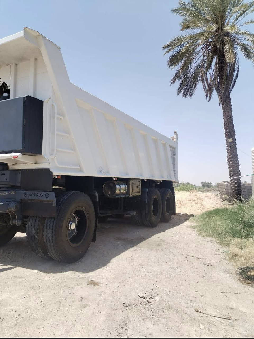 السلام عليكم للبيع سياره شمعه 2003ثلاث الوحات مربوطه قاطره مقطوره تحويل ثاني يوم ***********
