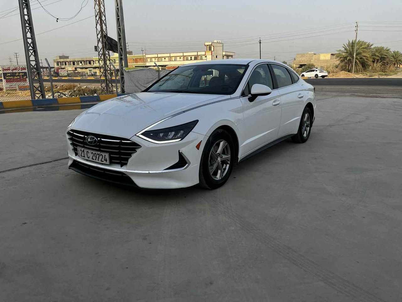 سلام عليكم  سوناتا 2020 للبيع مستعجل سياره كلش نضيفه بمعنى الكلمه وجاهزه من كلشي ماشيه 80 سعر 160 السياره بدون حادث بدون ايرباك فقط الكنر مال الصندوك  السياره مكفوله من كلشي رقم سليمانيه ب اسمي وهزه وبراد قبل 6 اشهر ت *********** بغداد, العراق
