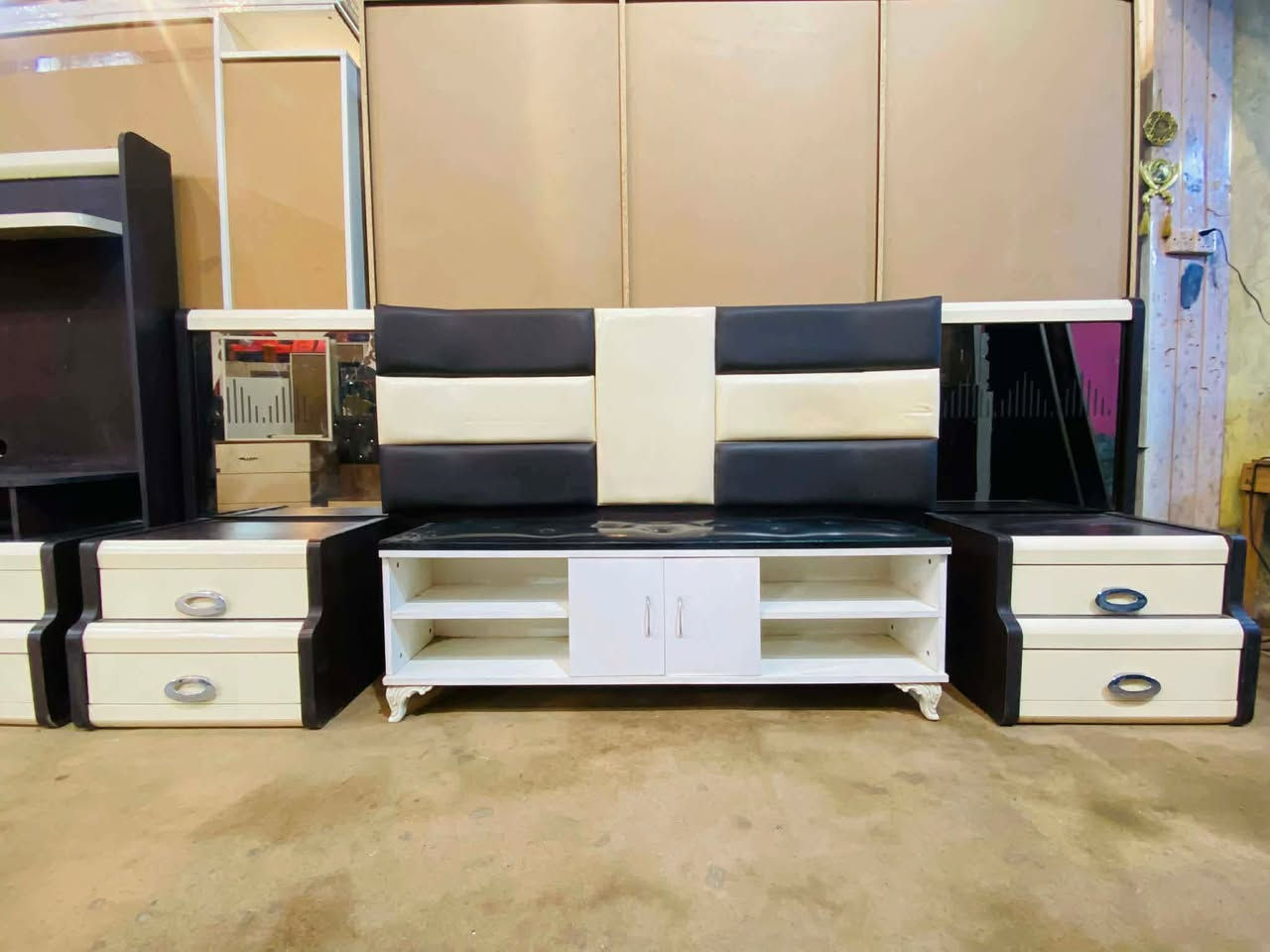 غرفة نوم تركي مستعمل
تتكون من 👈 10👈 قطع🥰

نضافة 80/%💯

بيها معرض بلازما 

السعر 800 👈ألف فقط

مع نقل وشد داخل بغداد مجاني


**إذا كنت صاحب هذا الإعلان وتريد حذفه لأي سبب، رجاءا أرسل رسالة إلى الدعم الفني**