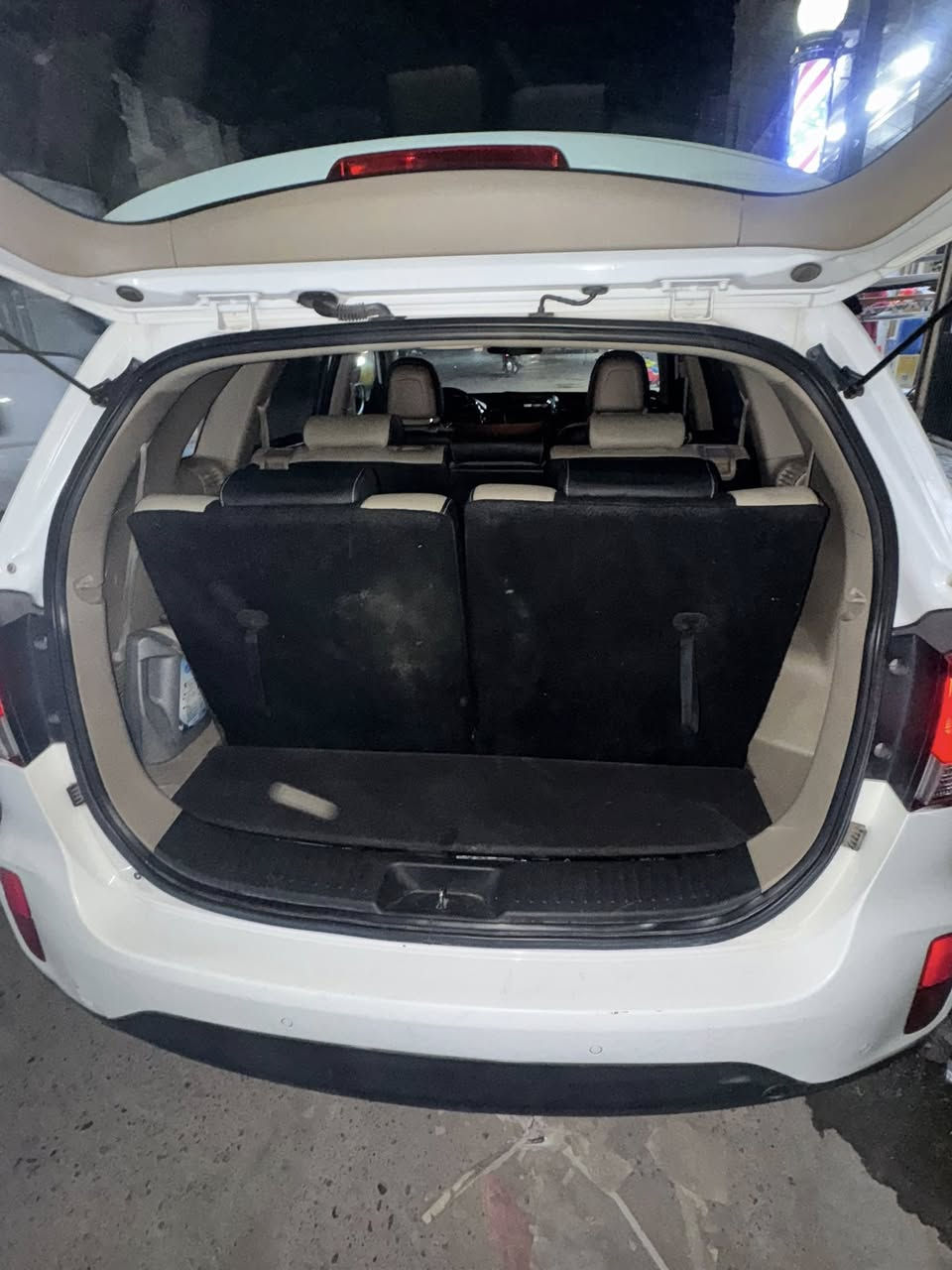 سلام عليكم عندي سورنتو مديل ١٣شكل ١٥ سيار خليجيه جاهزه مخرك٤ سعره ١٦٥ بيه مجال بسيط مكان بغداد الشعب سريدات رقم ***********
