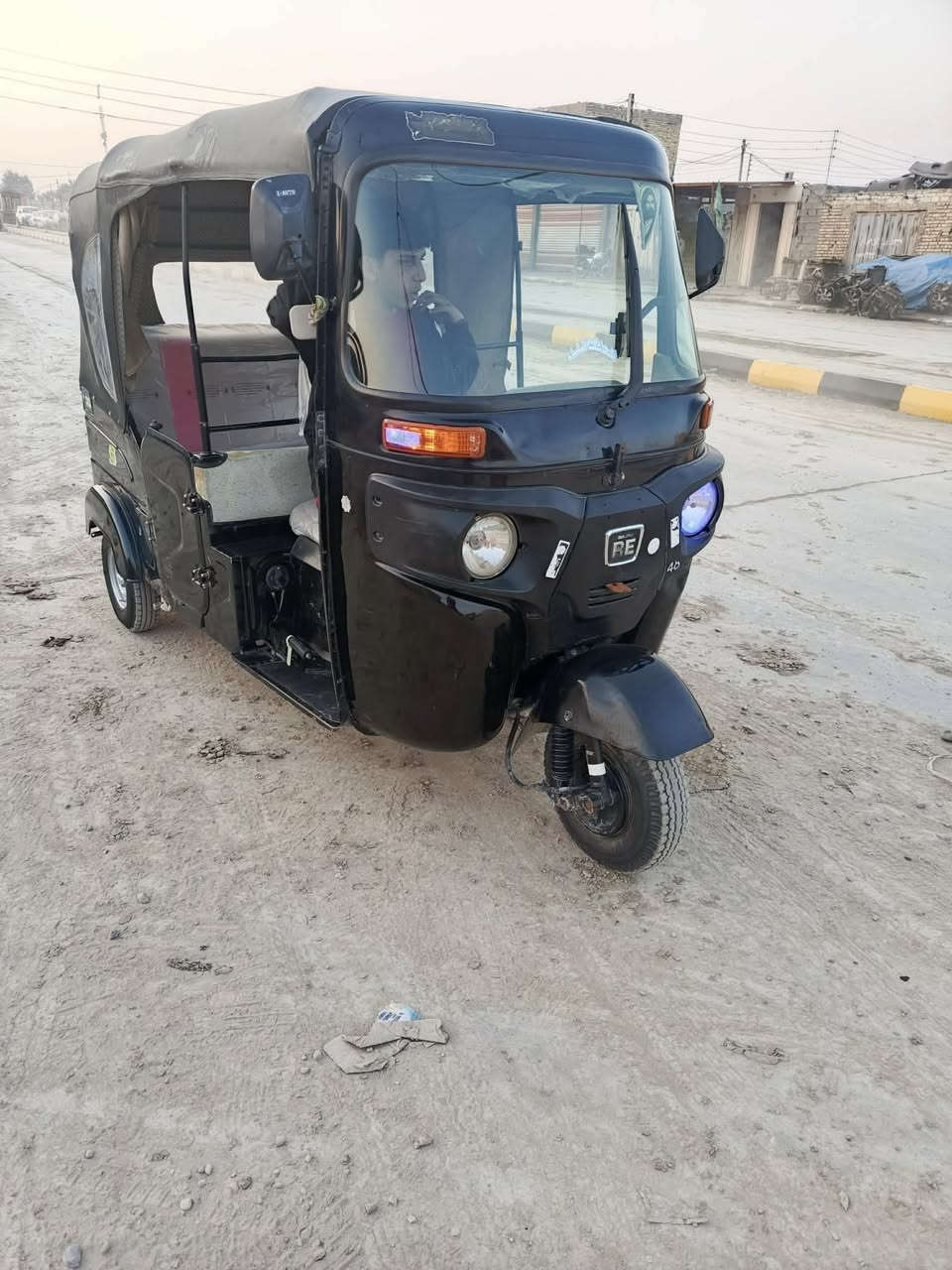 السلام عليكم 22شهر 8 للبيع كفاله عامه سعر 8ونص وبيها مجال مكاني ناصريه قضاء رفاعي  رقم الهاتف ***********
