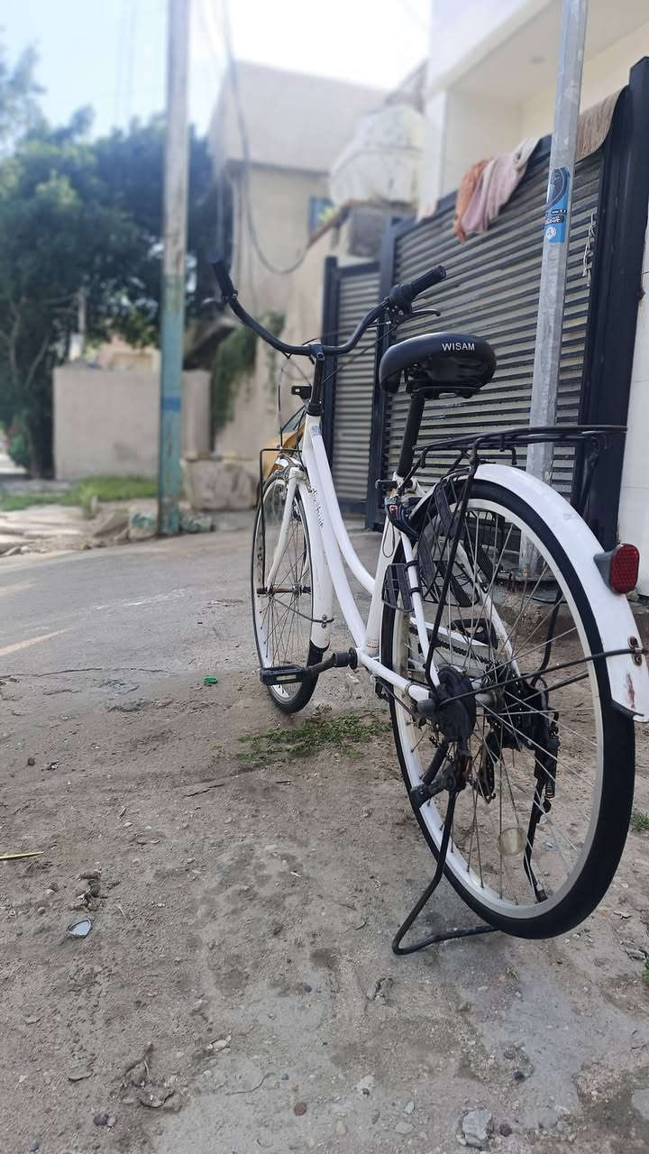 يابه سلام عليكم شباب بايسكل بناتي اخو الجديد كير وحساس 
كامل مكمل اي نقص ما بي 
يرادله فقط تاير خلفي شويه تعبان 
موديل 2020
لون ابيض 
بايسكل نضافه 90بل 100
مكان 📍بغداد بياع 
رقمي ***********
