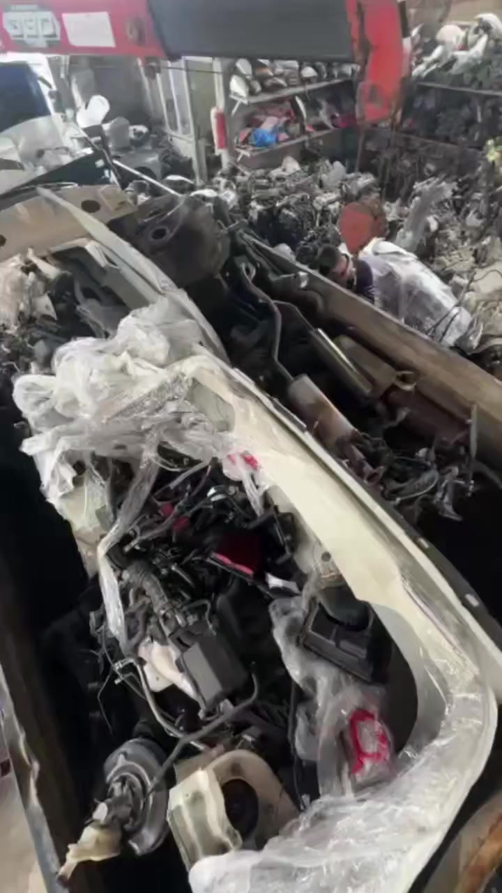 قصات نيسان سينترا خليجي لون أبيض وسلفر للاستفسار اتصال أو وتساب 0774 093 2435
