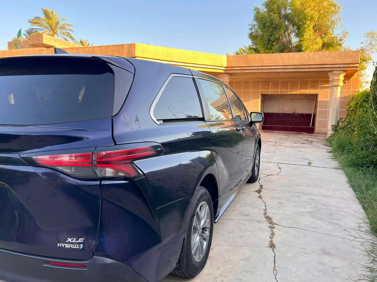 سينا مديل ٢٠٢١هايبر بانزين بيه صبغ قطعتين ونص ربع البنيد +جاملغ وباب اليمين بدون دواخل رقم بغداد خصوصي نكليزي بسمي لون السياره نيلي سياره موصفاتXLEموصفات معروفه السياره مامفتوح بيه اي شي.السعر اتصل ***********
