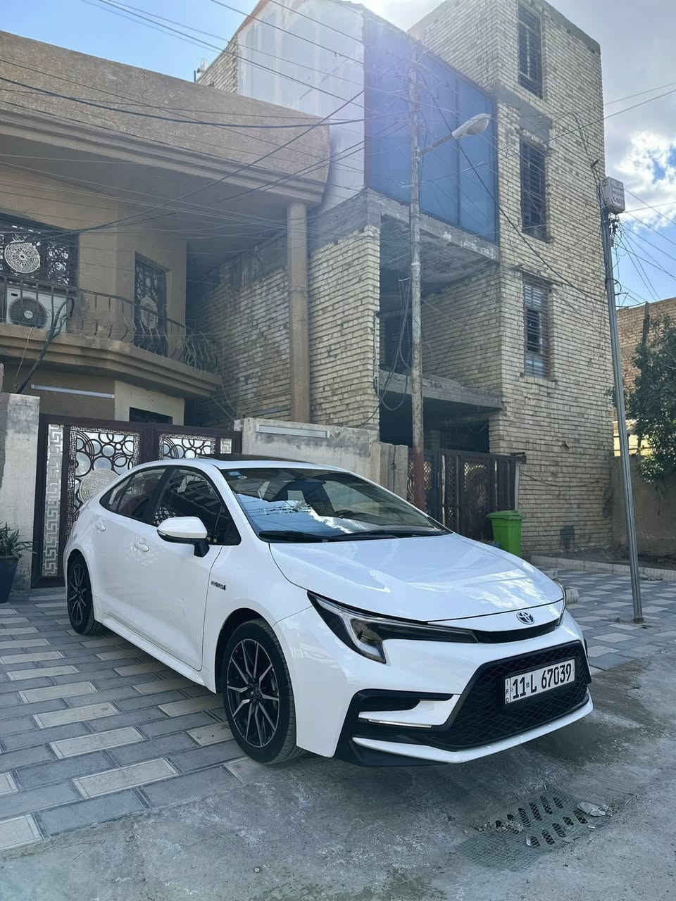 كورلا هايبرد ٢٠٢٣ S
ماشية 43الف كيلو

مكفولة كفالة عامة عدى رصعه بسيطة مال دراجة بالباب 

فول مواصفات معروف كشن جلد وكهرباء

شاشة كاربلي

كامرة خلفية

رادار تحديد مسار

توقف ذاتي

هاندبريك دگمة

اوتو هولد

المكان بغداد  الغزالية 
***********
