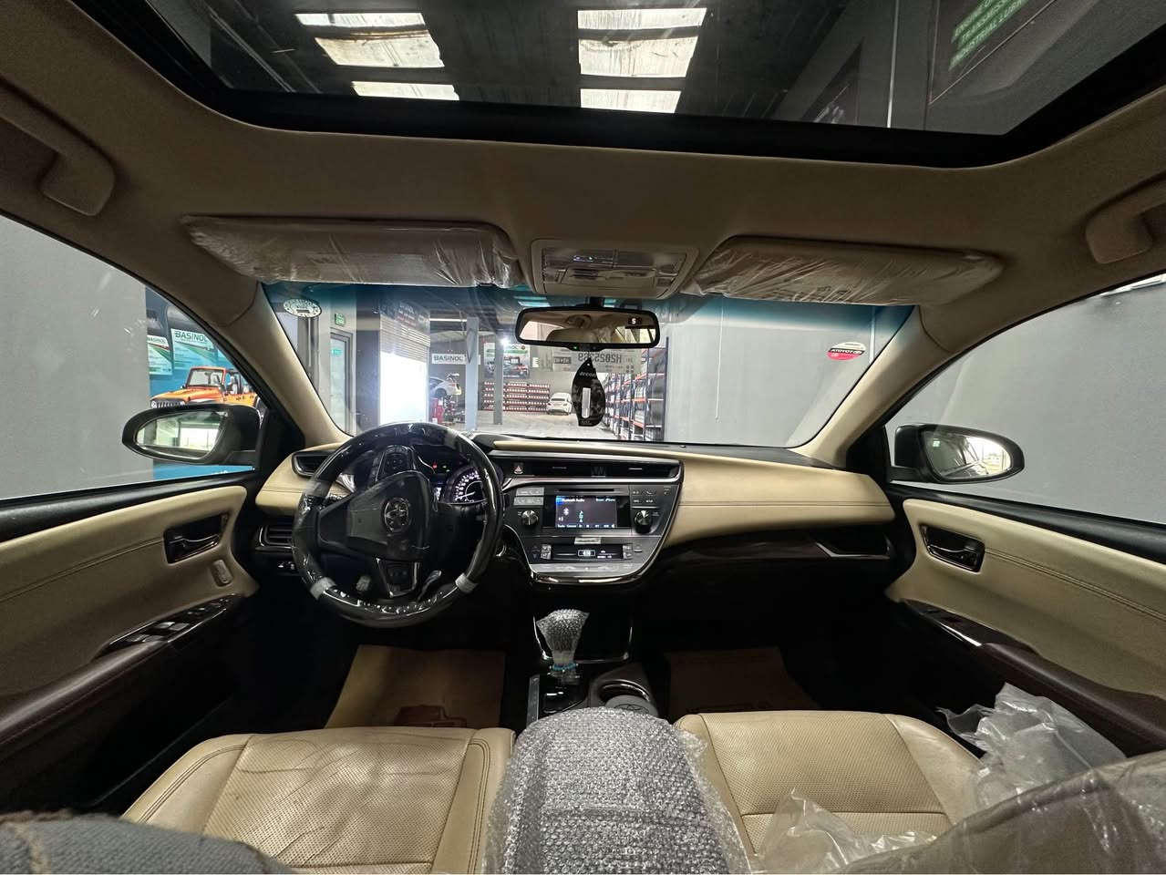 ‏Toyota Avalon 2013 
ئەفەلۆن ٢٠١٣ 
خلیجی فوول مواسەفات lmited 
بێ بۆیاخ بێ کرانەوە و گۆڕاو دەعامیشی بۆیاخ نیە یەک ساردی هەیە 
دوحاسەی برێمی دەرەجەیەک
ناو زەرد و جلد
بەصمە و سڵاید
پەردە و کامێرا
کوشن سارد و گەرم  و کوشن خەزن 
سێ مۆدی لێخوڕینی هەیە (eco,normal,sport)
پێش و دوای حاسە 
سەنەوی ژینگەی تا ٢٠٢٩ تازەیە تایەی تۆیۆی بیلادی تازەیە گیرومەکینەی نەکراوەتەوە بەشەرت 
نرخی ١٩٠ گەڵا و کەمێک معامەلە 
ناونیشان -سلێمانی *********** السليمانية, العراق
