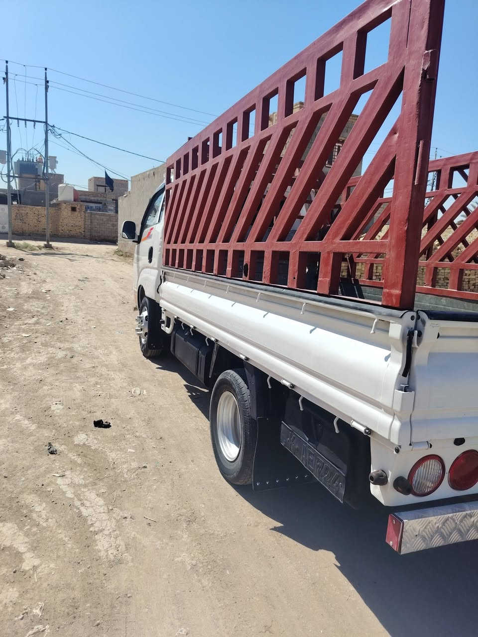 كيا فحل ٢٠١٧ للبيع
السياره احلى من الصوره جاهزه كير ومكينه وحدادية جديدة
بيها رشات صبغ بسيطه للجمالية صفحة اليمنه
المكان الحله
السعر ١٣٢ ورقه وبيها مجال شي قليل 
غير متواجده على الفيس بوك 
التواصل على الأرقام التالية
***********
***********
