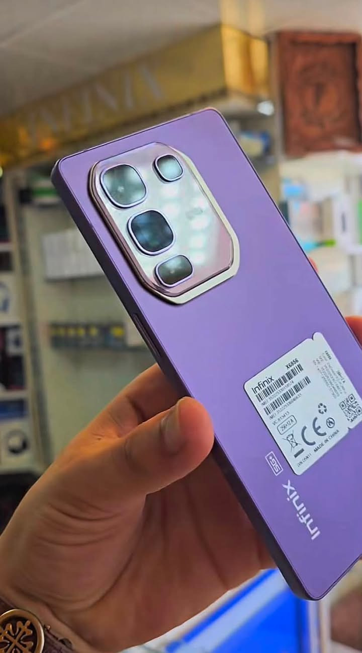 جهاز انفنكس نوت 50 برو
Infinix Note 50 Pro

شاشة اموليد جيدة بحجم 6.78 بوصة وتدعم معدل التحديث 144 هرتز.

ذاكره:256
عشوائيه:12+12
كل الالعاب:120فريم

كاميرا خلفية جيدة بدقة 50 ميجابكسل تدعم تقنية التثبيت البصري (OIS).

مقاوم للماء والغبار معيار ip4

معالج بدقة تصنيع 6 نانومتر.

بطارية كبيرة بسعة 5200 مللي أمبير.

شحن سريع ممتاز (بقدرة 90 واط).موجود بالعلبة 

دعم الشحن اللاسلكي المغناطيسي MagCharge (بقدرة 30 واط).موجود بالعلبة 

مزود بمستشعر لقياس تشبع الأكسجين في الدم ومعدل ضربات القلب.

مستشعر بصمة الأصابع مدمج في الشاشة.
كامل ملحقات كارتون شاحنه سماعات شاحنه لاسلكي 
مداخل صيانه 

السعر:300الف قفل


**إذا كنت صاحب هذا الإعلان وتريد حذفه لأي سبب، رجاءا أرسل رسالة إلى الدعم الفني**