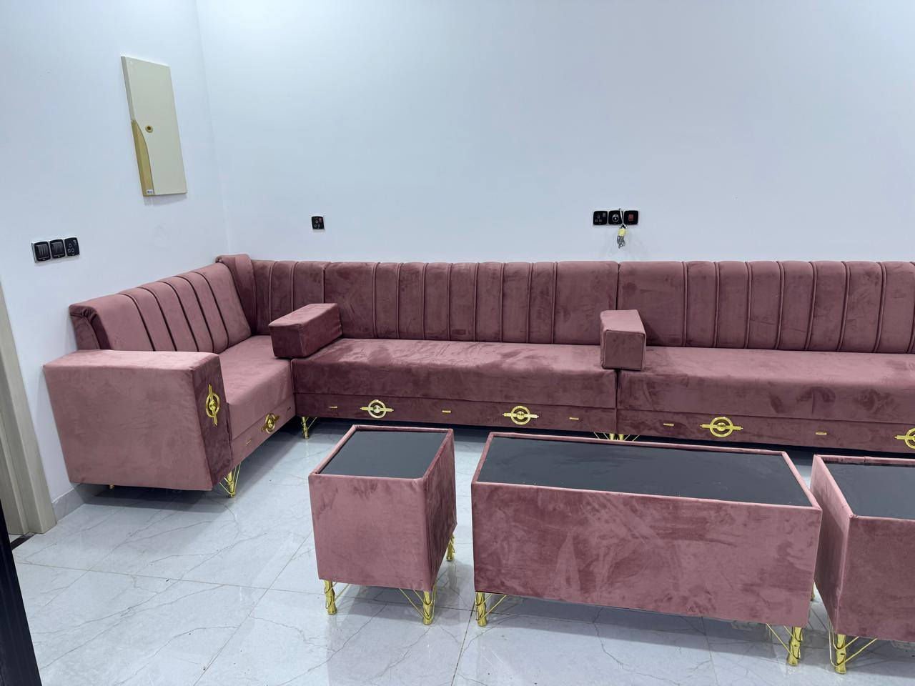 السلام عليكم بس يمنة دلال وفرهدة تخومة او ديوان حطاطة شغل درجة اولى السعر يبلاش بس ب 80ألف بدون ماستر يرهم نقد يرهم اقساط بدون تحميل مع طبليات وكوشات مع التوصيل 
العنوان هيت شارع مركز الشباب الرقم ***********
