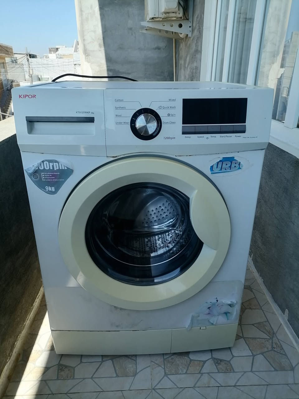 ئەمخەسالەیە بۆڤڕۆشتن نرخی 100هەزارو کەمێمەجال بەس شاشەکەی خەریتەکەی سوتاوە هیج کێشەیەکینیە ڕەقەم تەلەڤون***********
