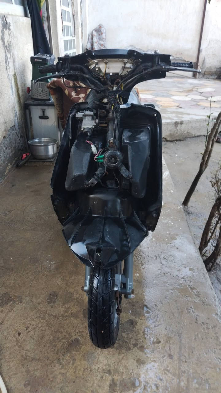 سلام عليكم دراجه فراشة حلوه وناعمه الدراجه امبدللها دبلات جدد وضفيره جديده وتايرات جدد مكاني حله بابل السعر 250 وبيها مجال رقم الهاتف ***********
