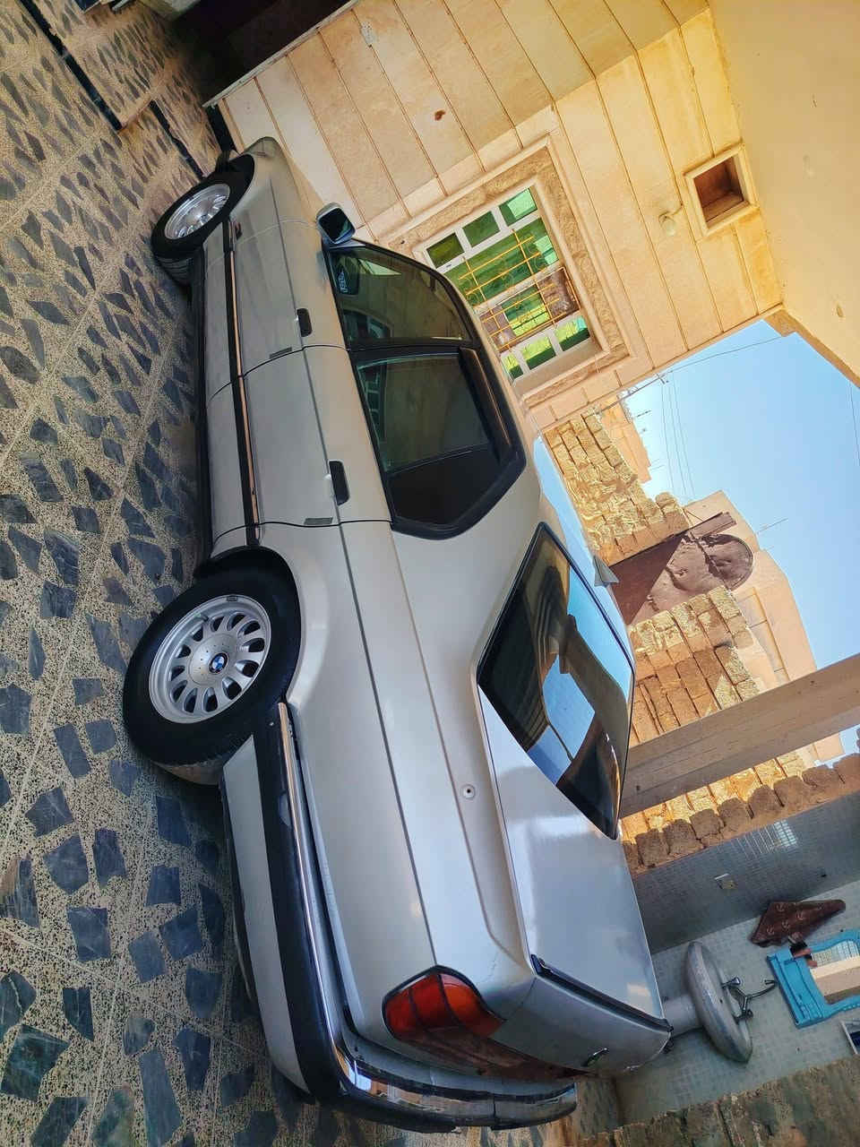 السلام عليكم بي ام735 موديل1990 كير محرك شرط صدر جديد تخم تاير جديد كشره يخبل داخل بجيس جوم كهربائية سلايت 3 طكات لايتات زنون رقم نينوى اخضر سنوية بيضة شرط تحويل وصاحبة جيراني ويل حاوية جديد كيجات شغالة تبريد شغال بس منقص غاز شاشة ايباد سستم صوت دوشمه جديدة جام امامي جديد سيارة مابيه نقص برغي مراوس ب525 اوتوماتيك مكان بيجي *********** ولحد يجيني يكلي دزلي صوره وشبيه مابيه الي يكلي هيج احضرة كبل جماعه الاوبل لحد يراسل خلاص
