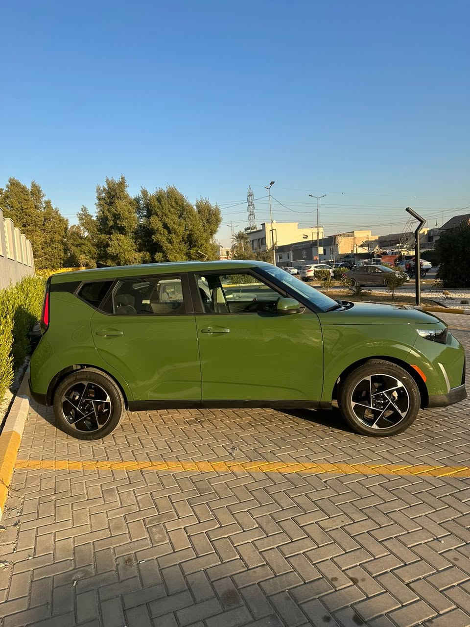 السلام عليكم للبيع صول 2023 لون مميز
فول مواصفات 1/1 لمتد
1- سلايت
2- بصمه 
3- تحديد مسار
4 - رادارات اماميه وخلفيه وجانبيه
5- كراسي كهرباء 
6 - كراسي تدفئه
7 - شحن ويرلس 
8 -شاشه لمس 
9- تبريد لمس
10-عداد الكتروني وشاشه الكترونيه 
11- تحكمات ستيرن 
سياره رقم بغداد حادث باب السايق والخلفه فقط صور الحادث مرفقه مكان السياره بغداد السعر 155$
للاستفسار ***********
